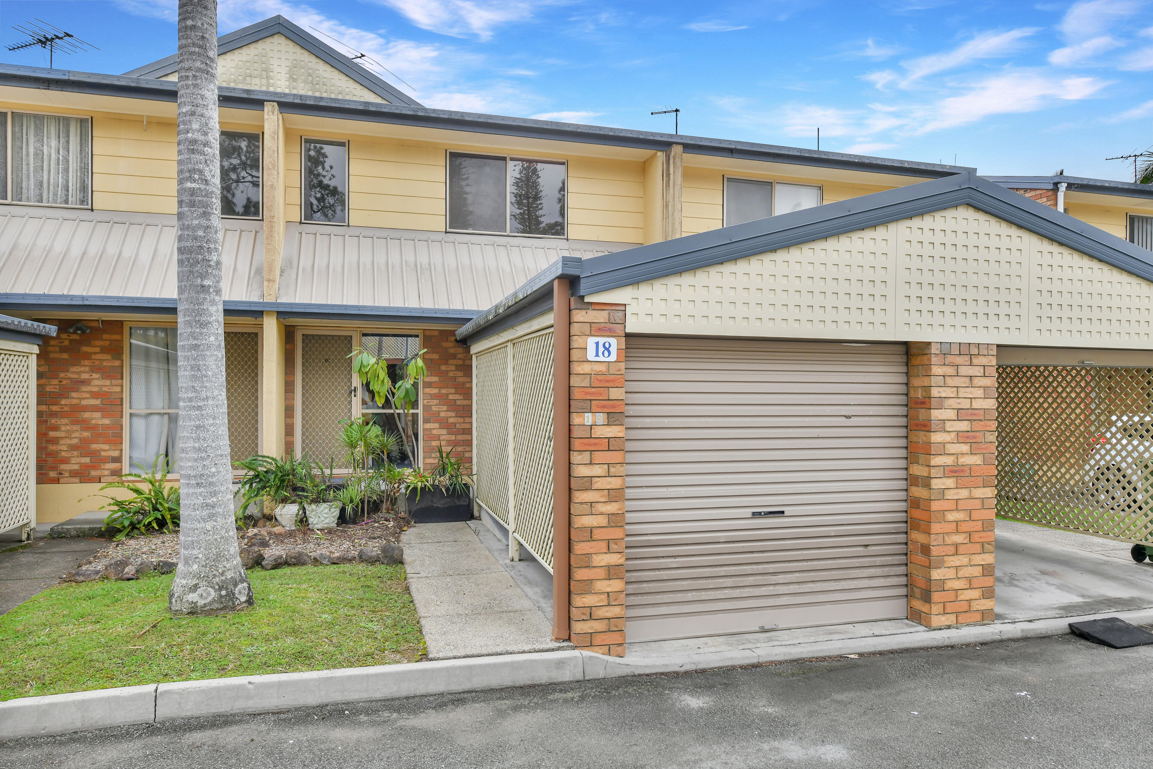 Front exterior of 18/8 Briggs Road, Springwood